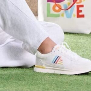 NWT Aldi gear sneakers, white